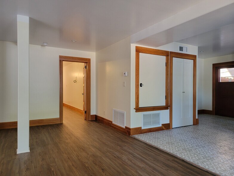 Building Photo - 900 Lucile Ave