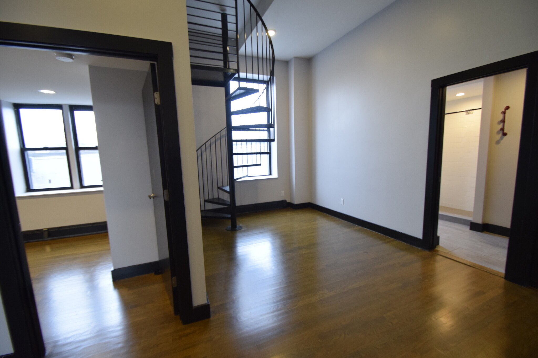 Building Photo - 444 Western Ave