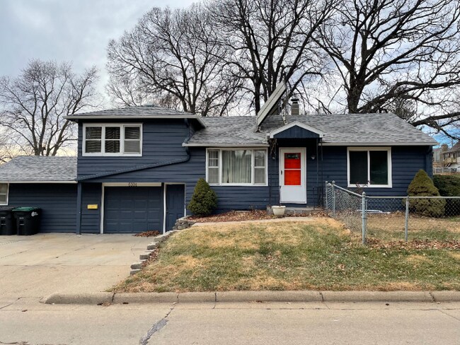 Primary Photo - 6301 Charles St