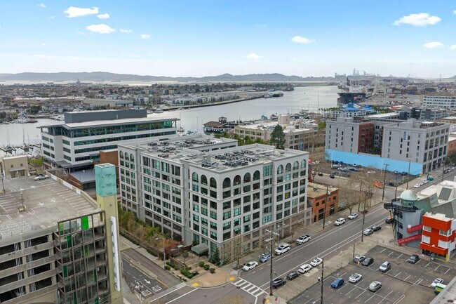 Building Photo - 2 Bed/2 Bath Luxury Condo at The Bond