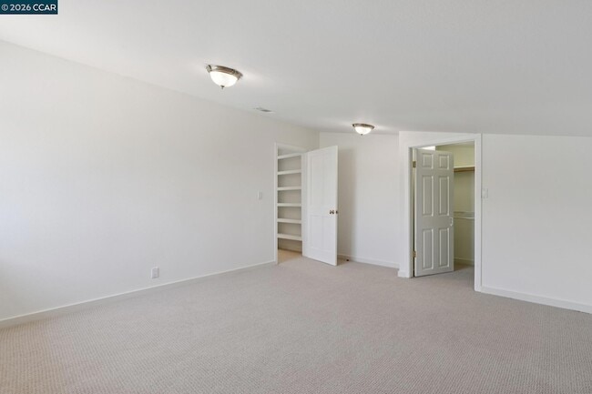 Building Photo - 660 La Casa Via