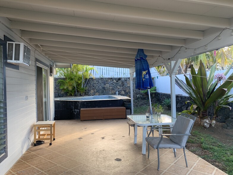 covered patio - 76-251 Kanaka St