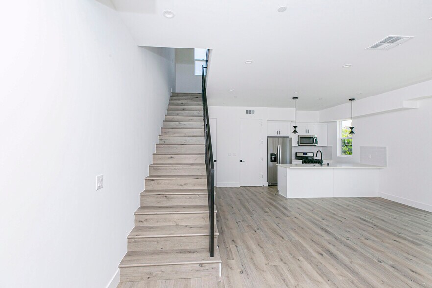 Building Photo - 10851 1/2 Otsego St