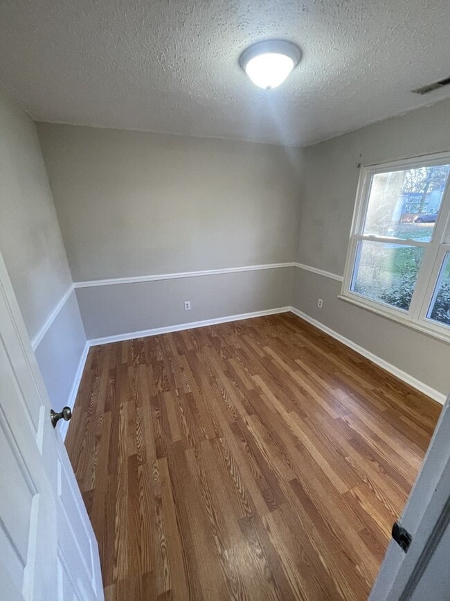 Building Photo - 4 Bd 2 ba house