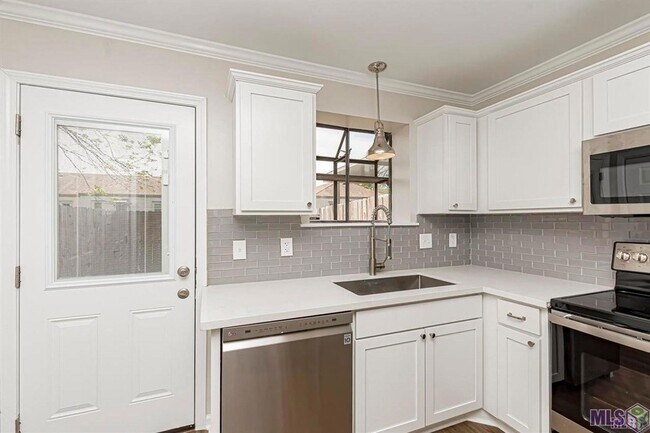 Building Photo - 9506 Jefferson Hwy