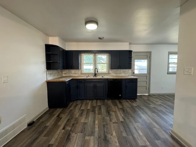 Building Photo - 1231 Shelden St