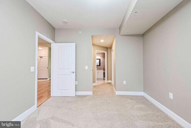 Building Photo - 3600 S Glebe Rd