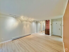 Building Photo - $500 OFF FIRST MONTH RENT!!! One Bedroom O...