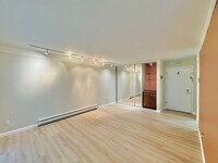 Building Photo - $500 OFF FIRST MONTH RENT!!! One Bedroom O...