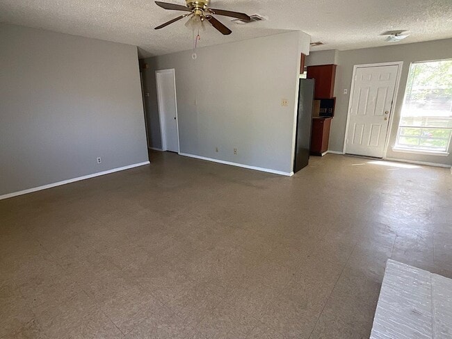 Building Photo - Duplex in the Heart of South Austin