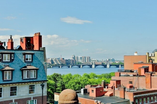 Building Photo - 295-297-297 Beacon St