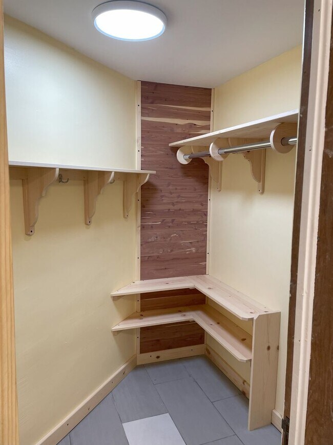 Building Photo - Downing St.