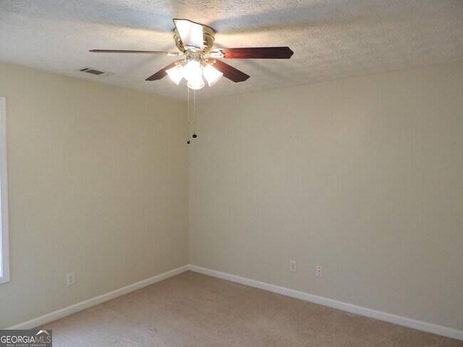 Building Photo - 70 Aspen Dr