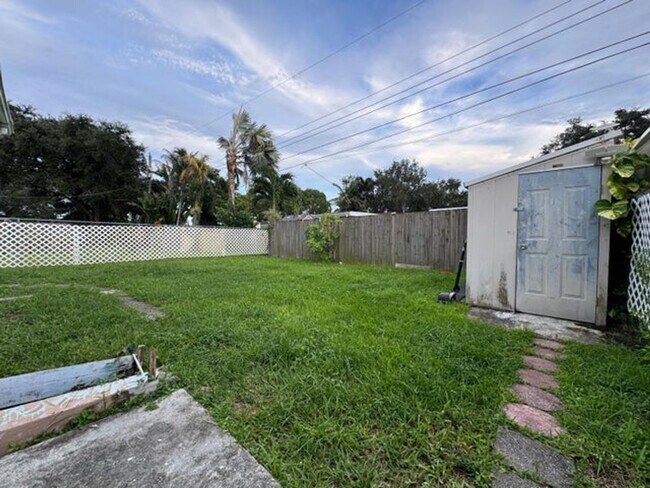 Building Photo - 9422-9424 SW 51st St