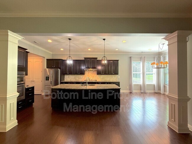 Building Photo - 9006 Blue Ridge Dr