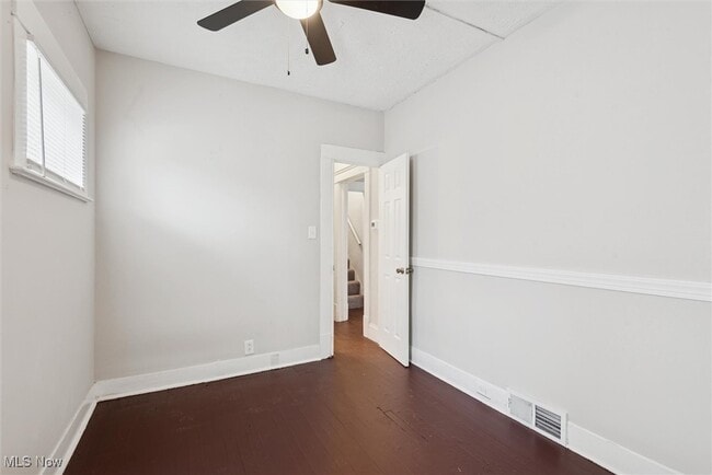 Building Photo - 2302 Saratoga Ave