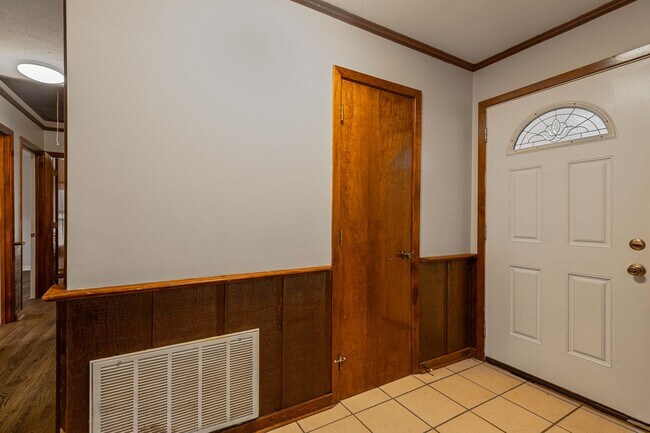 Building Photo - 575 Bradford Dr