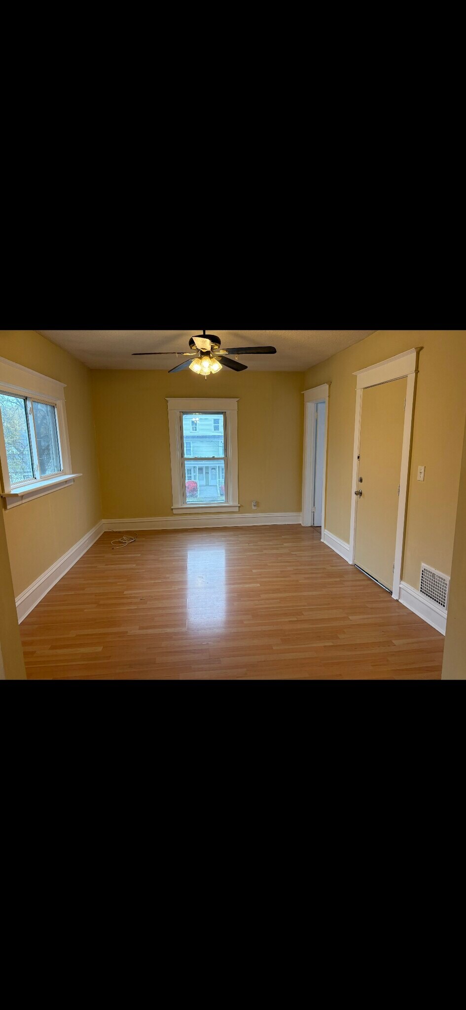 Building Photo - 209 King St