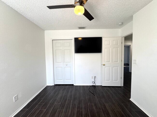 Building Photo - 7237 Bellingham Oaks Blvd