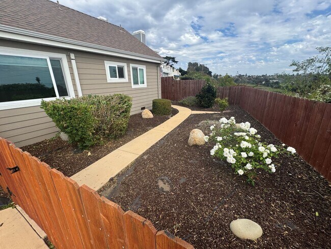 Building Photo - Gorgeous Hillside Ventura Home with Ocean ...