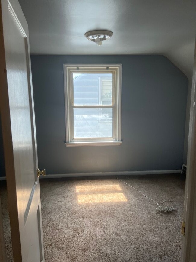 Building Photo - 3 bd/1 bath Single Family home