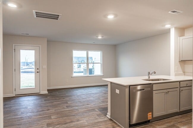 Building Photo - 207 1st St