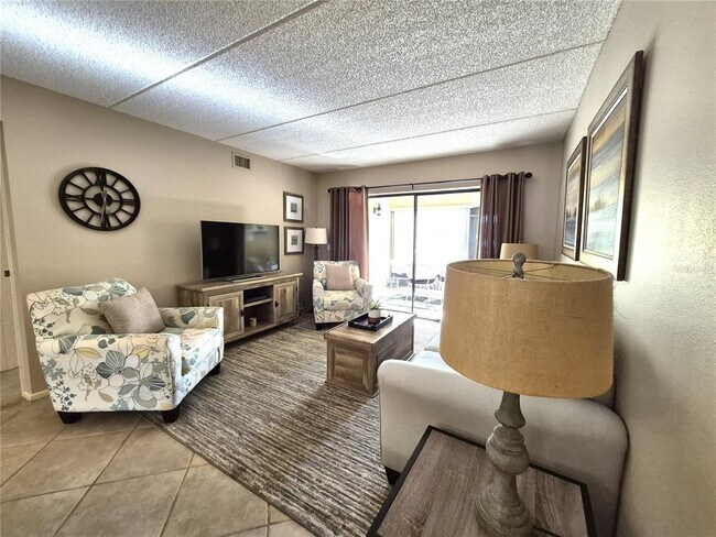 Building Photo - 50 Woodlake Pl