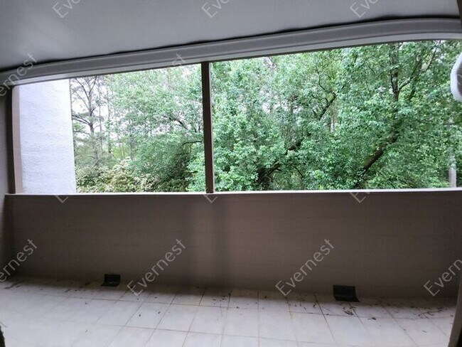 Building Photo - 3815 Paces Ferry W