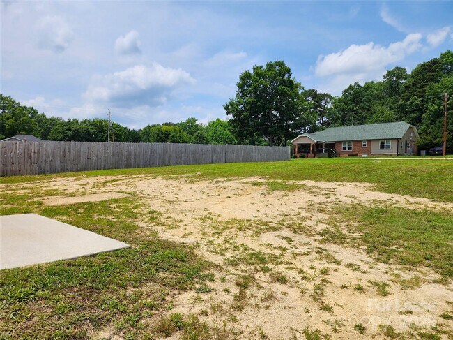 Building Photo - 2119 Moose Rd