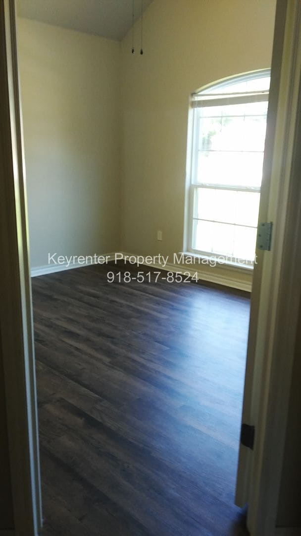 Building Photo - Claremore | 3 Bed | 2 Bath | Large Backyard