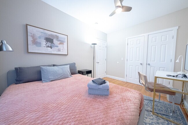 Building Photo - 230 W 113th St