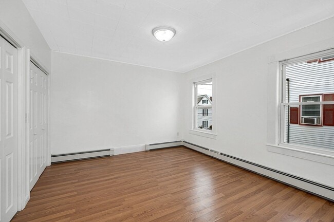 Building Photo - 220 Concord St