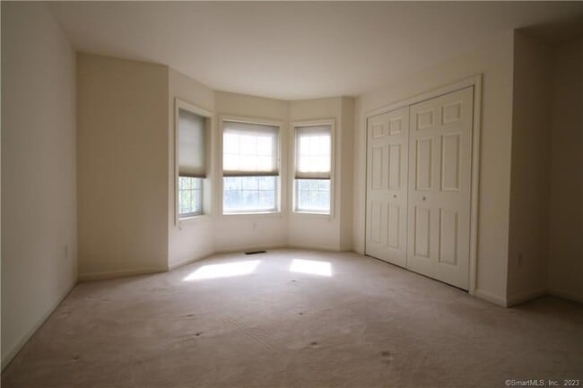 Building Photo - 1407 Larson Dr