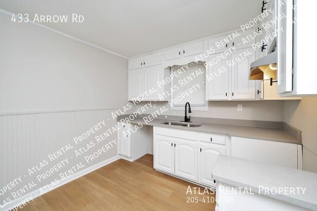Building Photo - 433 Arrow Rd