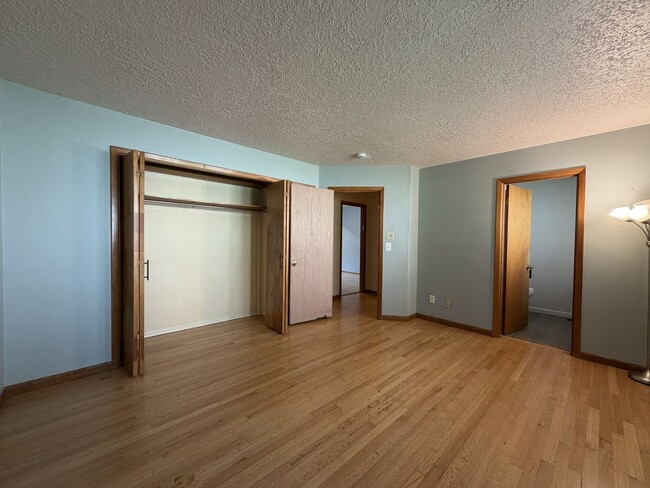 Building Photo - 5220 SE 33rd Pl