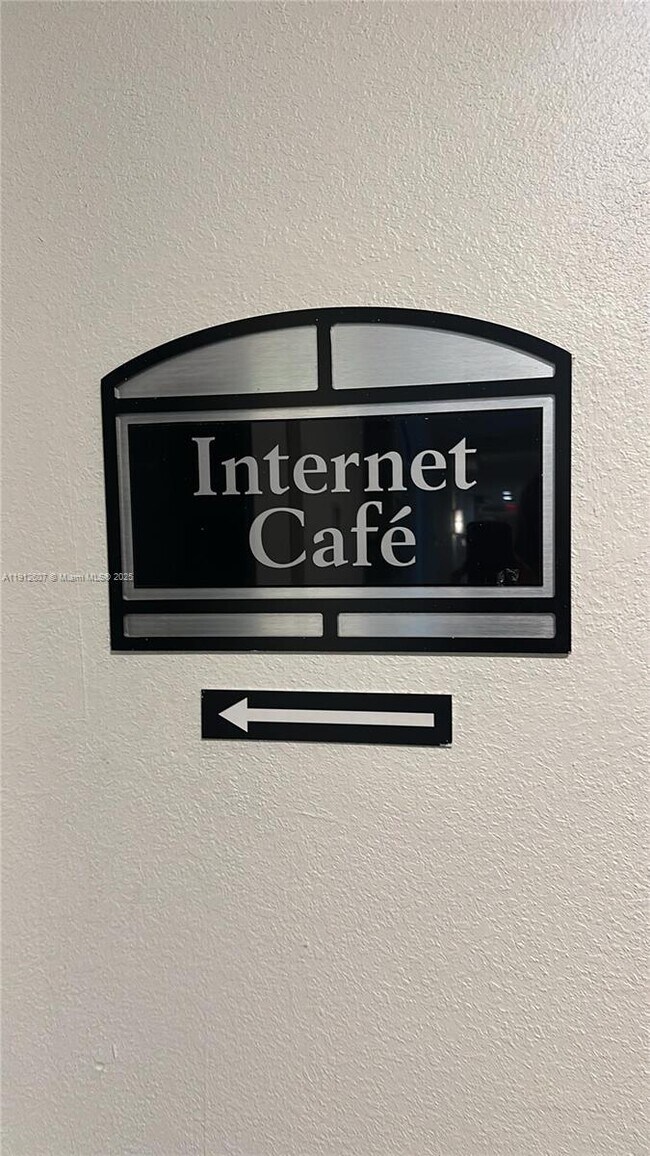 Building Photo - 6001 SW 70th St