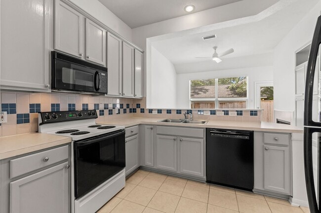 Building Photo - 72 S Piper Trace