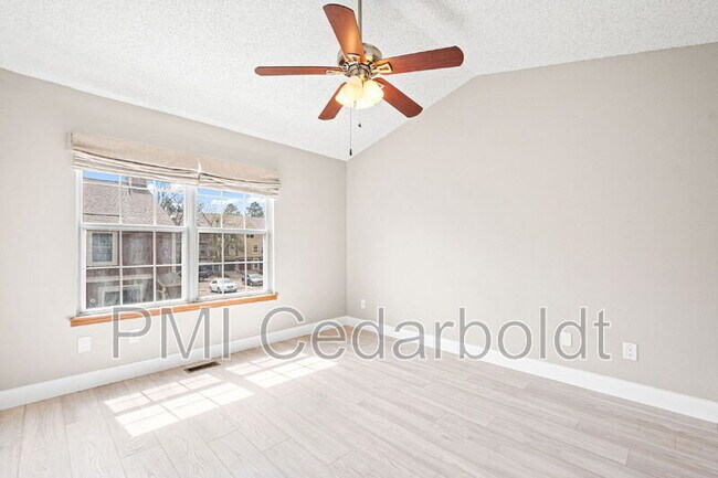 Building Photo - 2578 E Nichols Cir