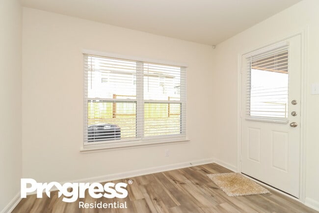 Building Photo - 1313 Woodwinds Dr