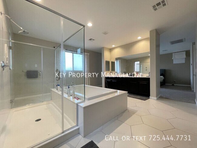 Building Photo - SPACIOUS AND UPGRADED 4 BEDROOM HOME NEAR ...