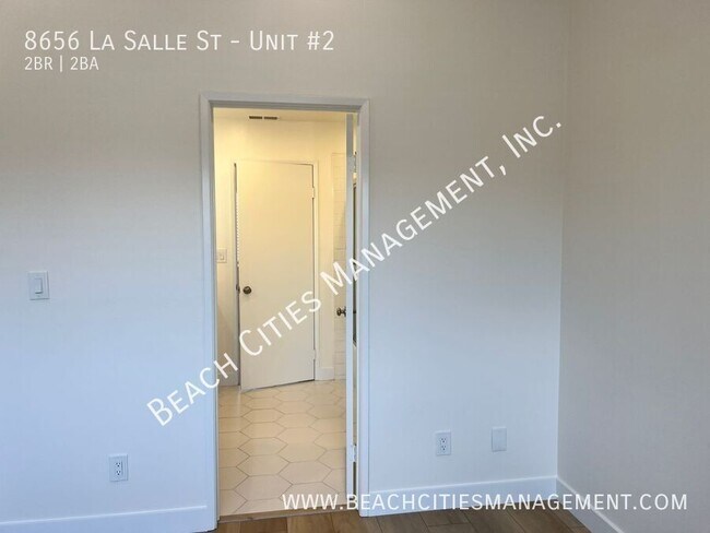 Building Photo - 8656 La Salle St