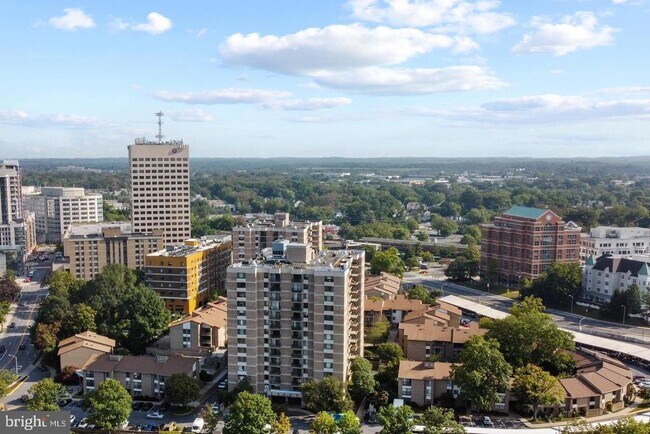 Building Photo - 118 Monroe St