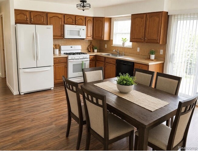 Building Photo - 18590 Blakely Dr