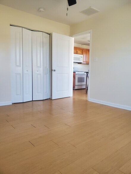 Building Photo - 213 Sheridan Ave