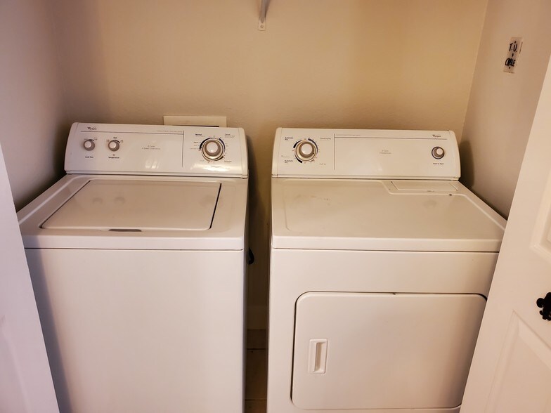 Building Photo - 710 E Boyd Dr