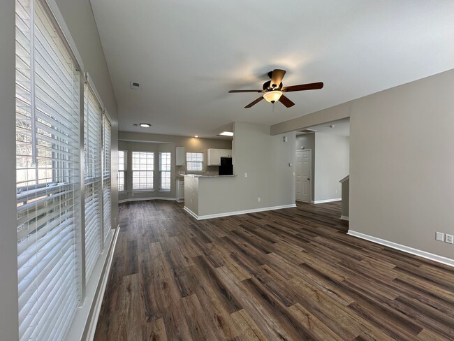 Building Photo - Completely renovated home located in Five ...