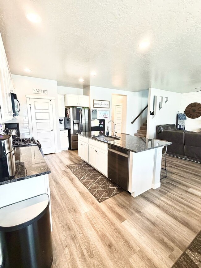 Building Photo - Stunning Nampa Home with RV Parking!