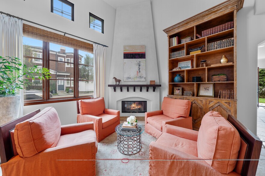 Building Photo - 1901 John St