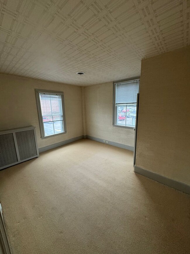 Building Photo - 219 N Main St