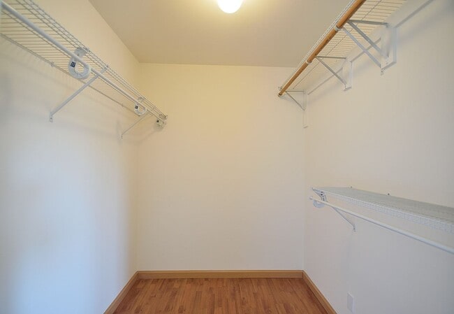 Building Photo - w4336